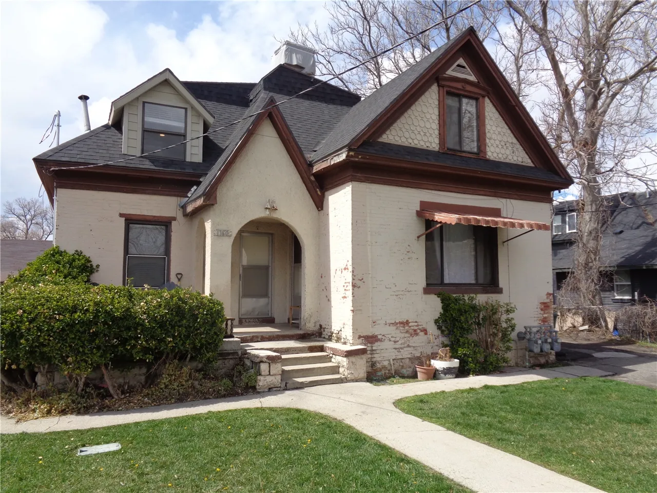 Newly Remodeled 3 Bedroom Attic Style Apartment